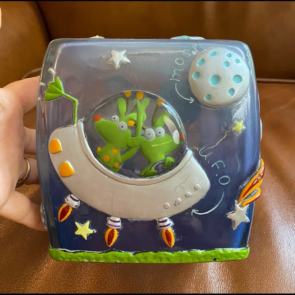 Kids’ Room Space~Planets~Astronaut Hard Plastic‎ Tissue Box Cover